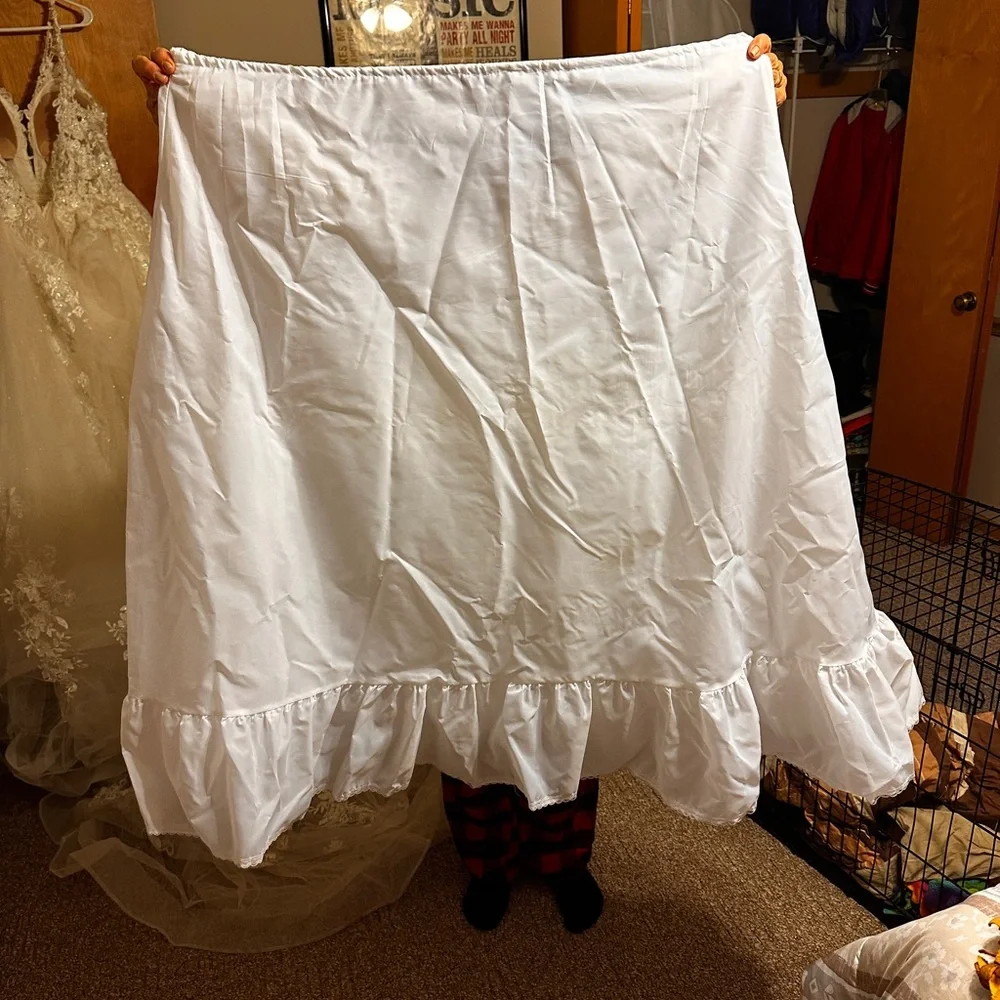 Elegant Lace Wedding Dress - Picture 8 of 10